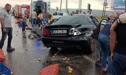 Manisa'da kamyonete çarpan otomobilde 6 kişi yaralandı!