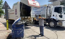 Şehzadeler’de çöp konteynerleri dezenfekte ediliyor