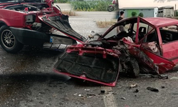 İzmir'deki kazada otomobil kağıt gibi yırtıldı!