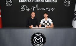Manisa FK Akademisi'nden yetişen Yunus Emre Dursun profesyonel oldu