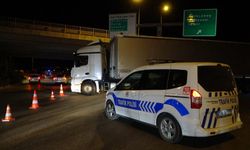 Bursa- İzmir Otoyolu'nda dinamit yüklü kamyon devrildi!