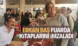 Erkan Baş fuarda kitaplarını imzaladı