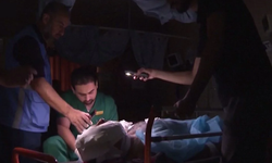 Cep telefonu ışığında tedavi! Gazze'de sağlık sistemi çöküşün eşiğinde