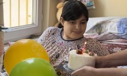 Manisalı Hediye'ye sağlıkçılardan sürpriz doğum günü 