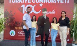  Atatürk maketine vatandaşlardan yoğun ilgi