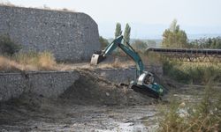 Soma Belediyesinden Bakırçay'da ıslah çalışması