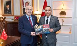 Manisalı Ali Bey kitabı Adana'da okullara armağan edildi