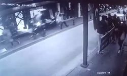 İzmir'de korkunç kaza! Motosiklet kaldırımda yürüyenlerin arasına daldı