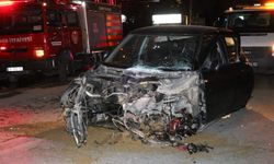 İzmir'de feci kaza: Refüje çarpan otomobil taklalar attı: 1 ölü!