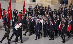 Devlet erkanın Ata'nın huzurunda... Anıtkabir'de 23 Nisan töreni