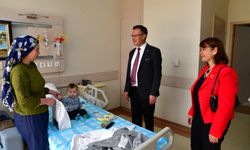 Başkan Öküzcüoğlu hastanedeki çocukları unutmadı... Bayramlarını kutladı