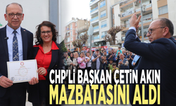 CHP'li Başkan Çetin Akın mazbatasını aldı
