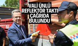 Manisa'da traktör sürücülerine reflektör dağıtıldı