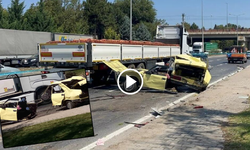 Tırla çarpışan Tofaş ortadan ikiye bölündü: 1 ölü, 1'i ağır 3 yaralı!