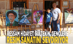 Ressam Hidayet Gültekin, gençlere resim sanatını sevdiriyor