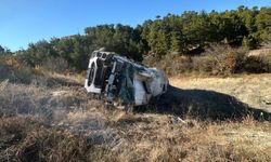 Freni boşalan beton mikseri yoldan çıktı: 1 yaralı