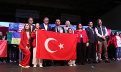 Dünya Robot Olimpiyatı Türkiye Uluslararası Finali CHP Lideri Özel’in katılımıyla başladı