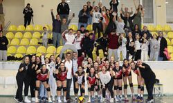 Küçük Kadınlar Voleybolda zafer Şehzadeler'in: 3-2’yle ikincilik geldi