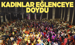 Kadınlar, yılbaşı öncesi eğlenceye doydu