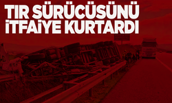 Devrilen tır sürücüsünü itfaiye kurtardı