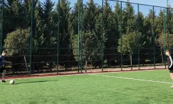 Kocaeli Çayırovalı çocuklar ara tatilde spor sahalarının keyfini çıkarıyor