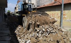Turgutlu Belediyesi  o mahallede yol bakım çalışmalarına başladı