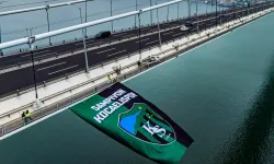 Kocaelispor bayrağı, Osmangazi Köprüsü’ne asıldı!