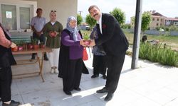 Başkan Dönmez’den Anneler Günü’nde Duygulandıran Çiçek Jesti