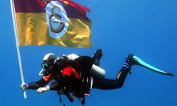 Fethiye’de dalgıçlardan deniz altında şampiyonluk kutlaması