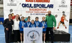 Bursa Osmangazili badmintonculardan namağlup şampiyonluk
