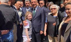 CHP Genel Başkanı Özel şehit madenci aileleriyle kucaklaştı