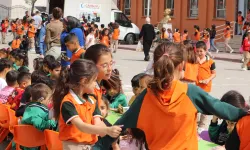 Konya’da Cansuyu Derneği okullarda öğrencilerle buluşuyor