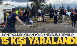 Kontrolden çıkan yolcu midibüsü devrildi: 15 yaralı