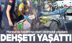 Manisa'da kaldırıma çıkan otomobil yayalara dehşeti yaşattı