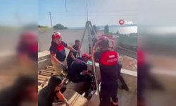 Kuyuya düşen yaşlı kadını itfaiye kurtardı