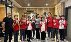 Manisa BBSK’lı Milli Sporcular Başkan Ferdi Zeyrek’in konuğu oldu