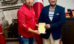 Tamer Akkal’dan Kızılay’a Kurban Bağışı