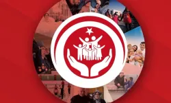 Bakanlıktan örnek yaklaşım... Panoya zarar veren gençlerle sağduyulu çözüm