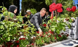 Balıkesir'de Başkan Ahmet Akın şehitleri unutmadı