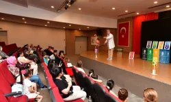 İzmir Çiğli’de çocuklara geri dönüşüm bilinci oyunla aşılandı