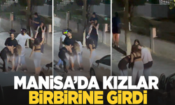 Manisa'da iki genç kızın saç saça kavgası kamerada
