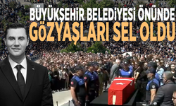 Büyükşehir Belediyesi önünde gözyaşları sel oldu
