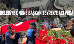 Belediye önüne Başkan Zeyrek’e acı veda