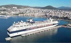 Kruvaziyer gemi arıza yapınca Kuşadası’ndan ayrılamadı