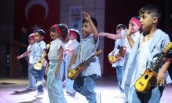 Miniklerden unutulmaz yıl sonu gösterisi
