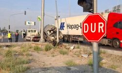 Ticari araç elektrik direğine çarptı: 7 yaralı