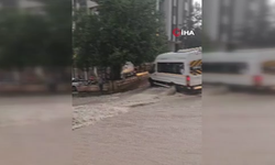 Başkentte sağanak yağış hayatı olumsuz etkiledi