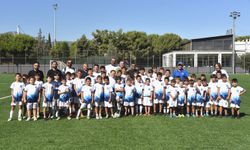 Yunusemre Belediyesi yaz futbol okulu coşkuyla sona erdi