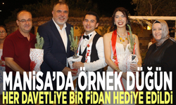 Manisa’da örnek düğün: Her davetliye bir fidan hediye edildi