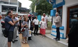 İzmit'te şair ve yazar dernekleri Edebiyat Sokağı'nda dinledi